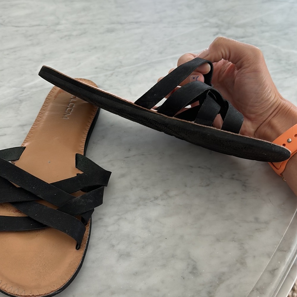 Volcom black strappy tan sandals size 9 - Picture 4 of 6